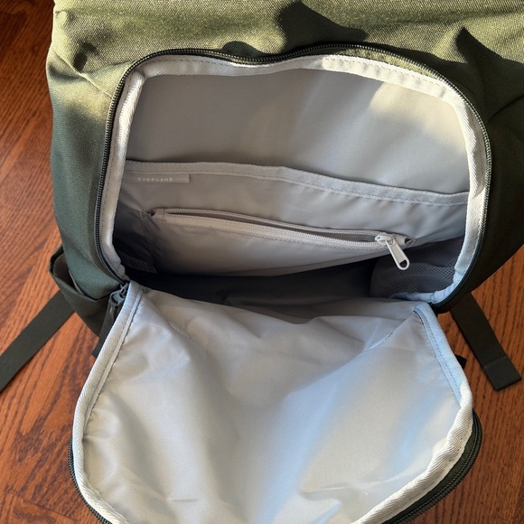 Everlane ReNew Transit Backpack - Picture 6 of 7